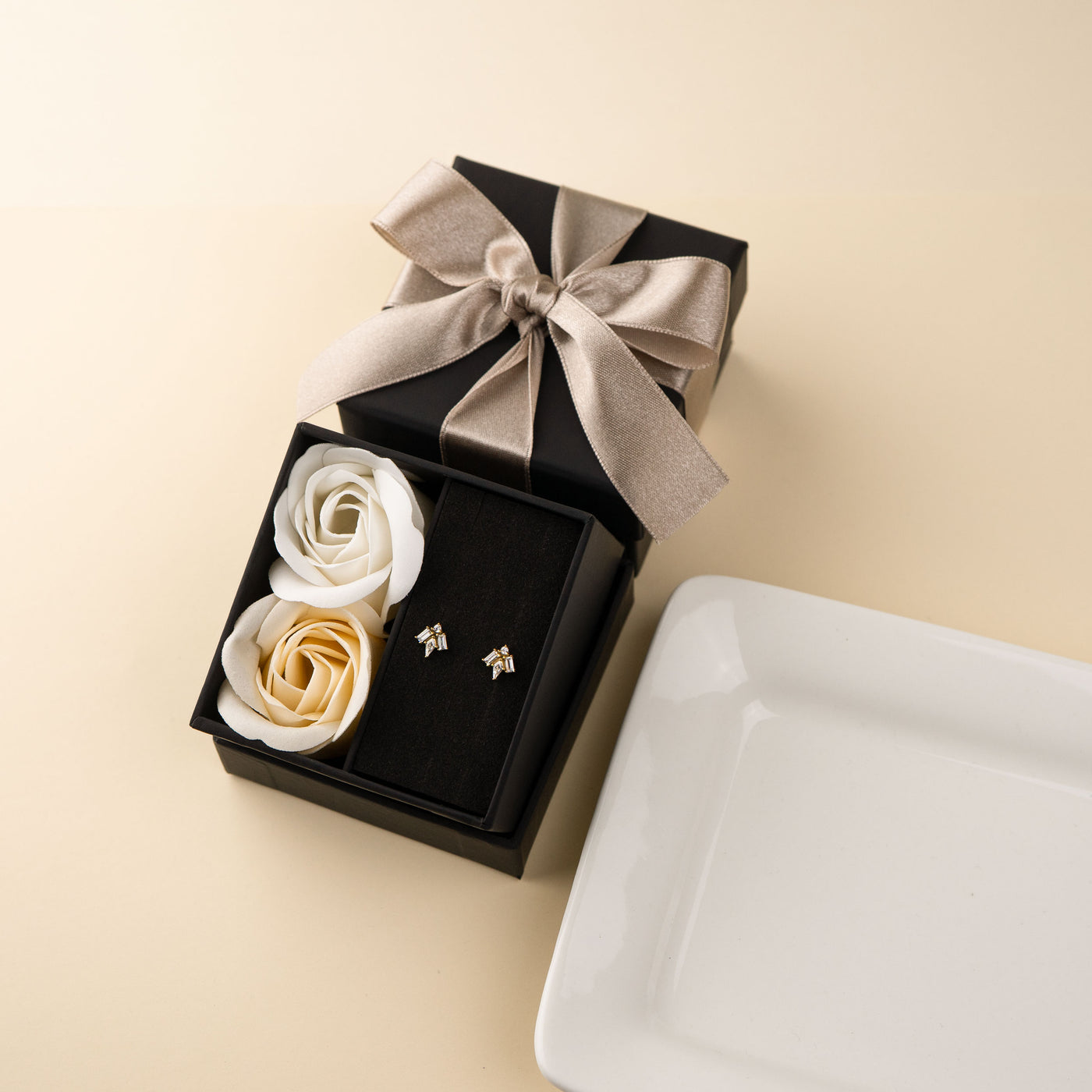 [送料無料] putisia キュービックジルコニア プリズムクラスター ピアス PUPS140