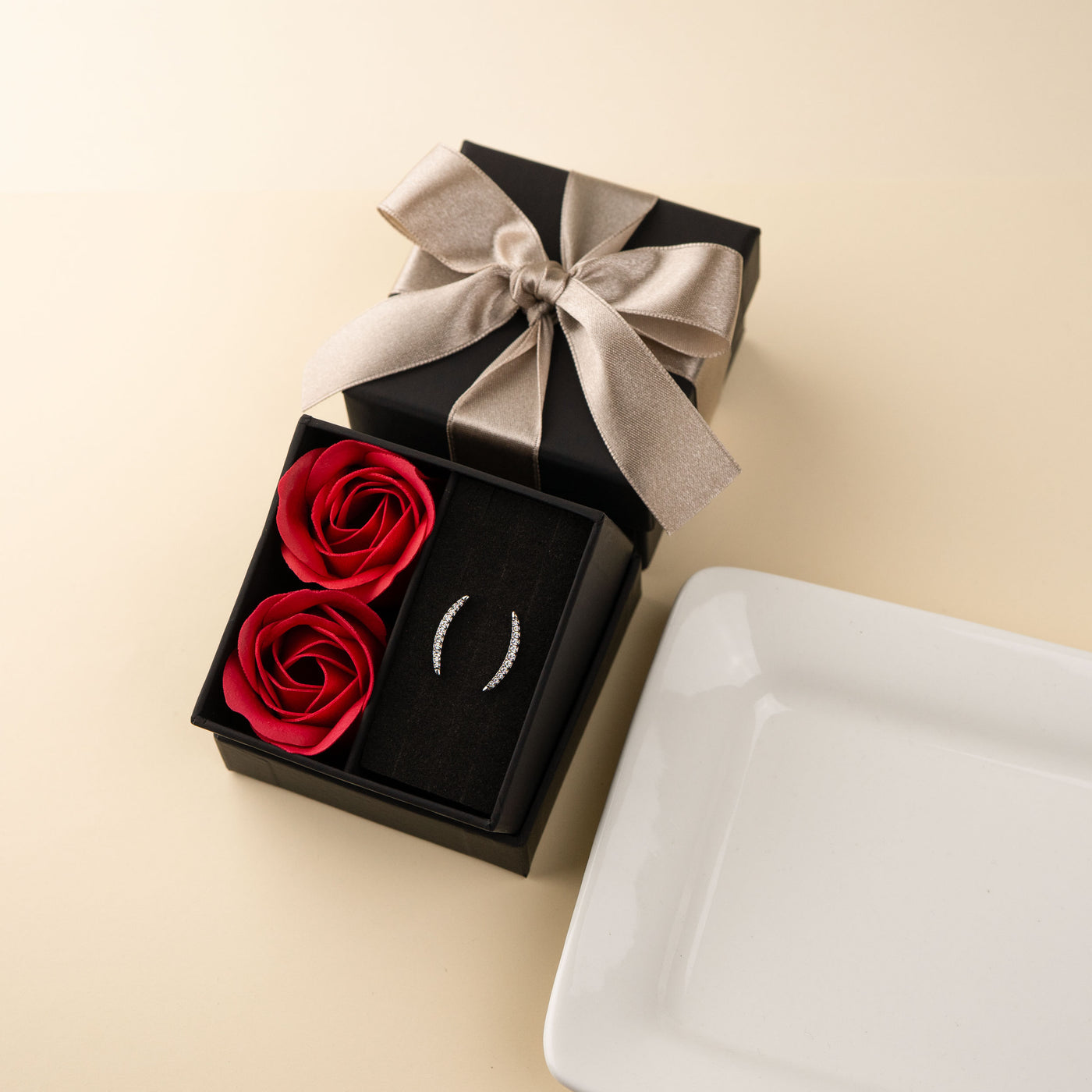 [送料無料] putisia キュービックジルコニア ルナアーク ピアス PUPS141