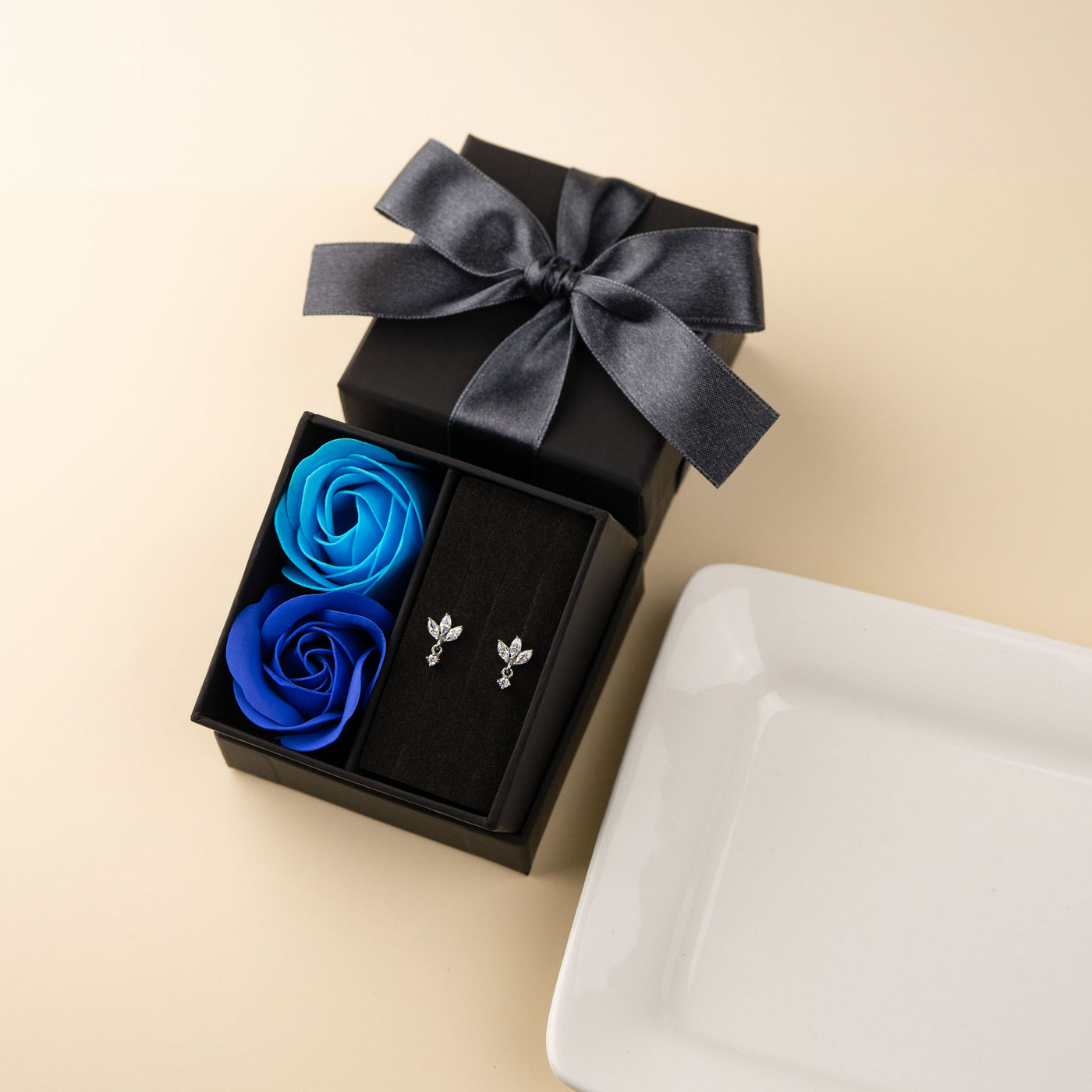 [送料無料] putisia キュービックジルコニア ペタルドロップ ピアス PUPS142